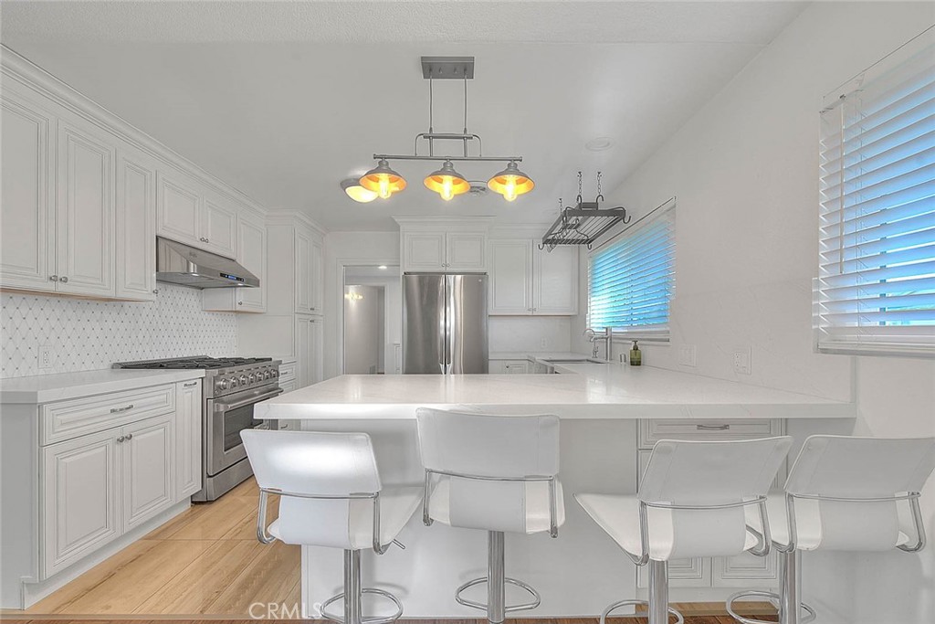 739 E Navilla