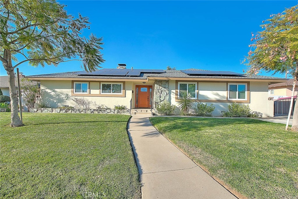 739 E Navilla