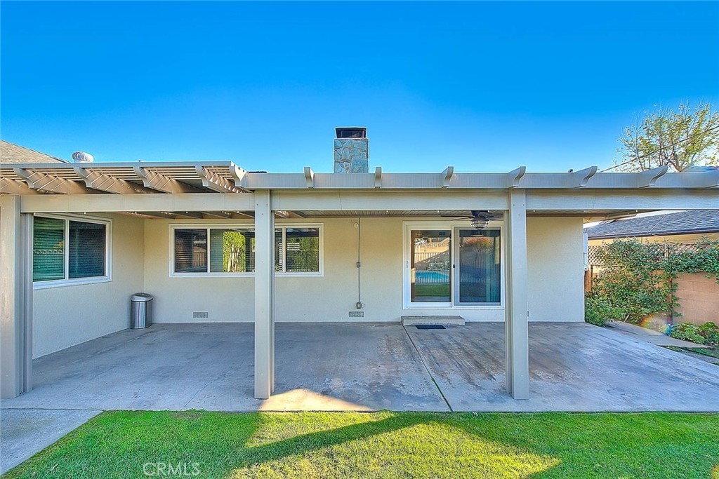 739 E Navilla