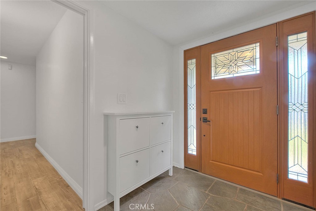 739 E Navilla