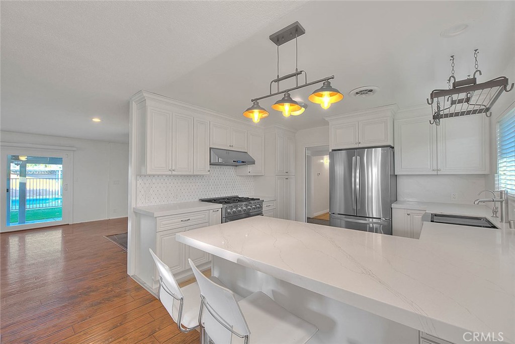 739 E Navilla