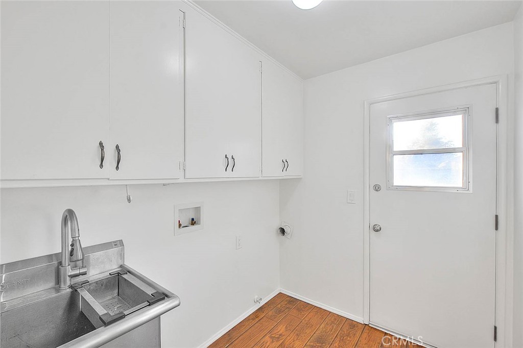 739 E Navilla