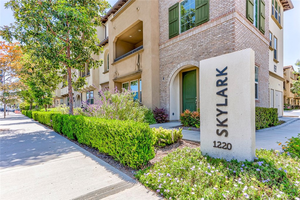 1220 W La Habra Boulevard W 102