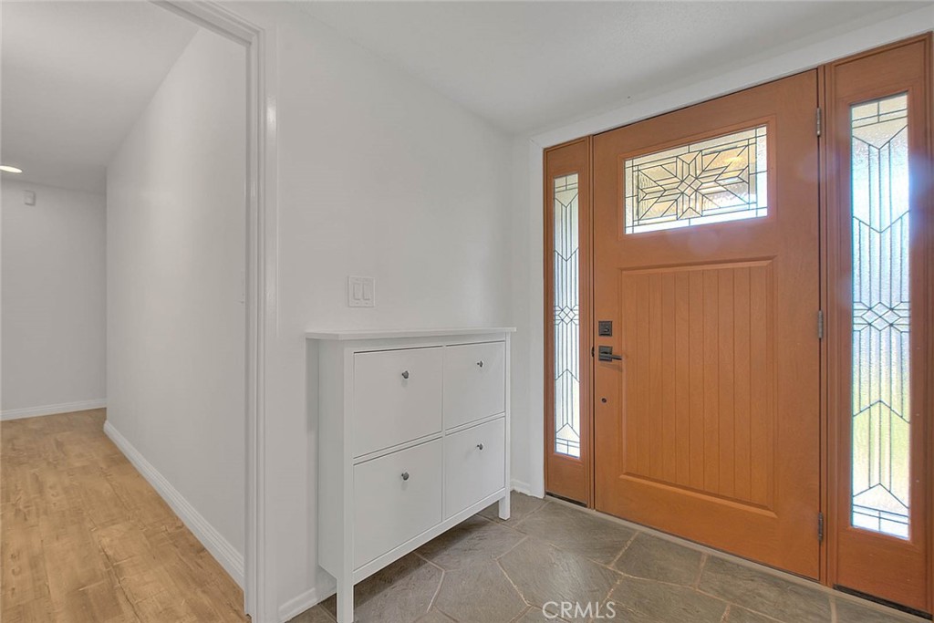 739 E Navilla