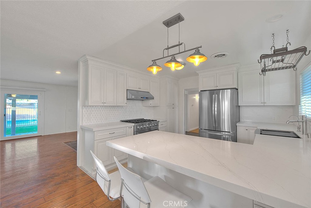 739 E Navilla