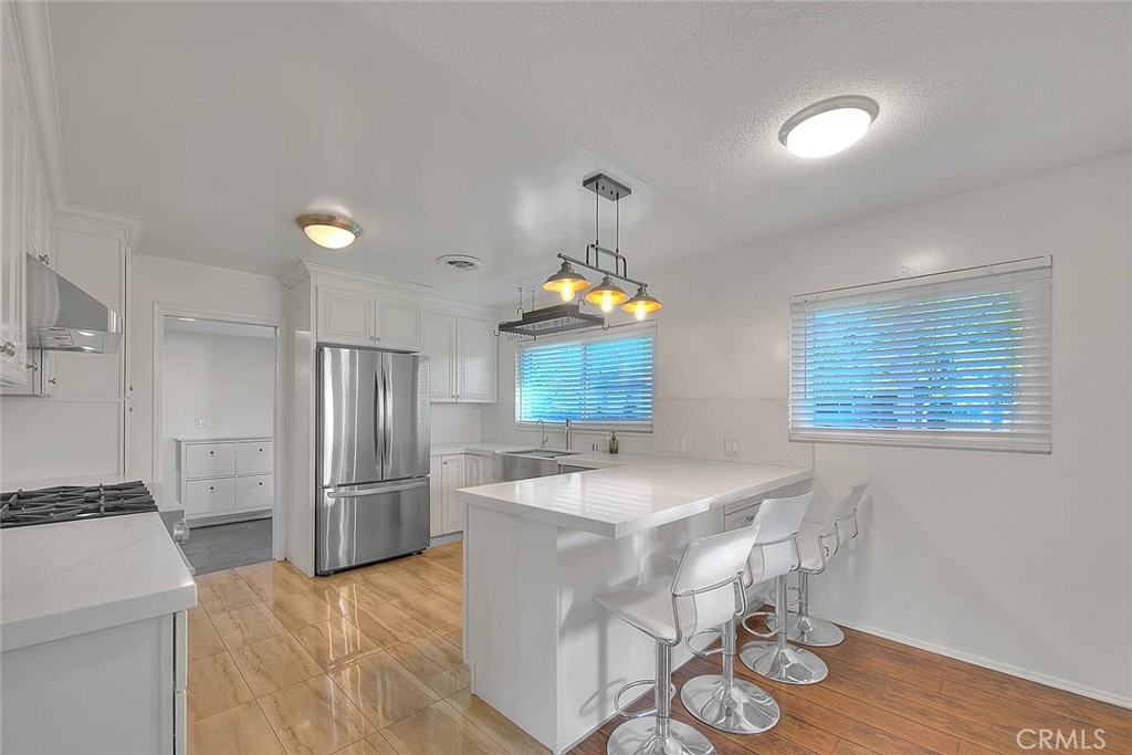 739 E Navilla