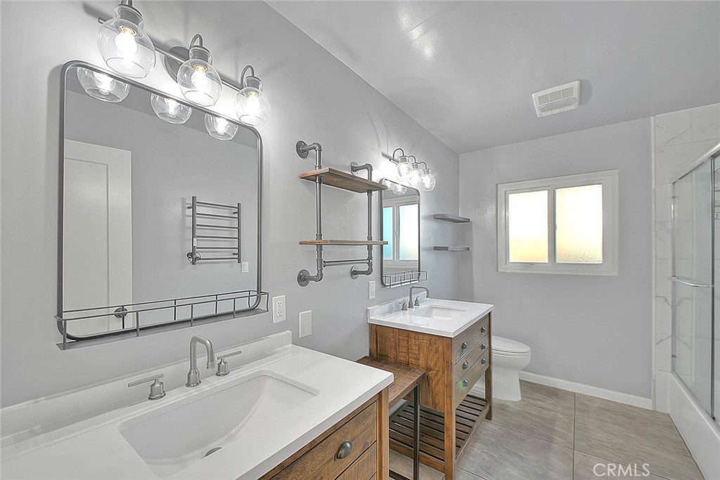 739 E Navilla