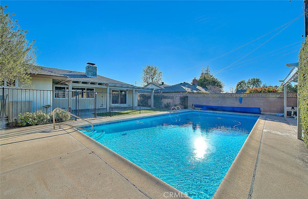 739 E Navilla