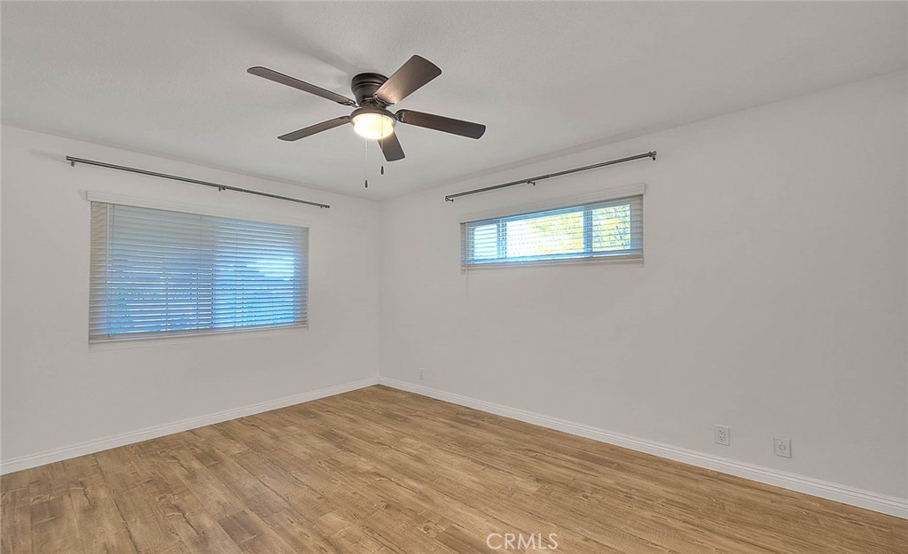 739 E Navilla