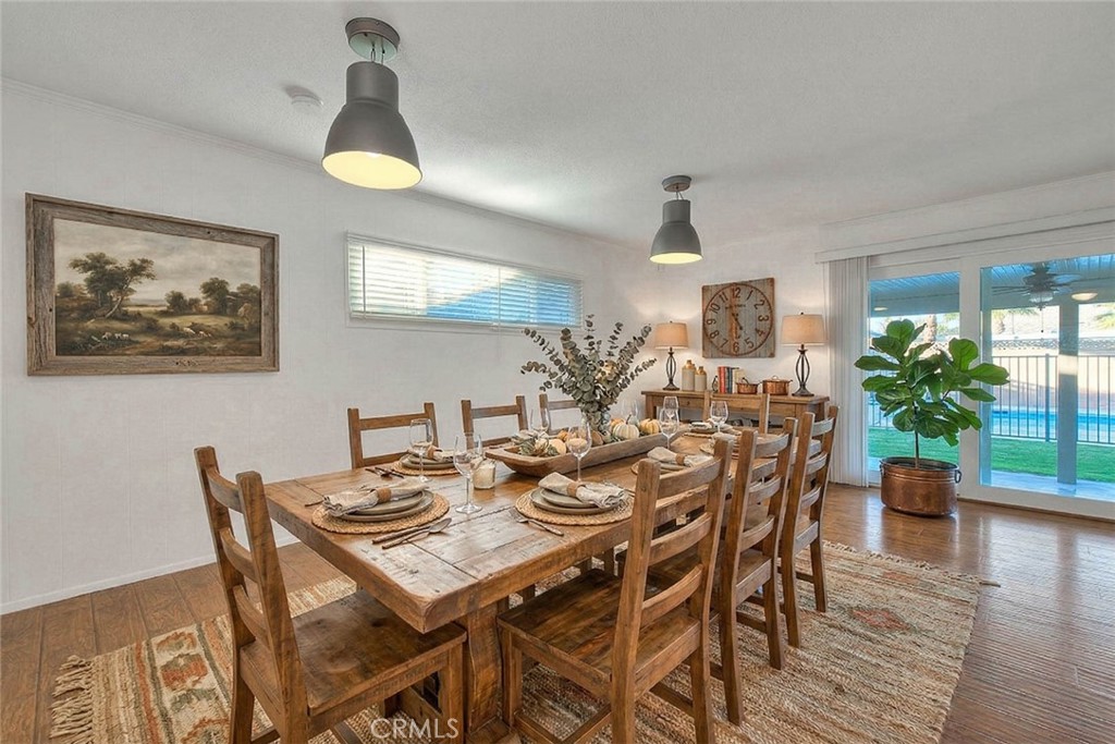 739 E Navilla