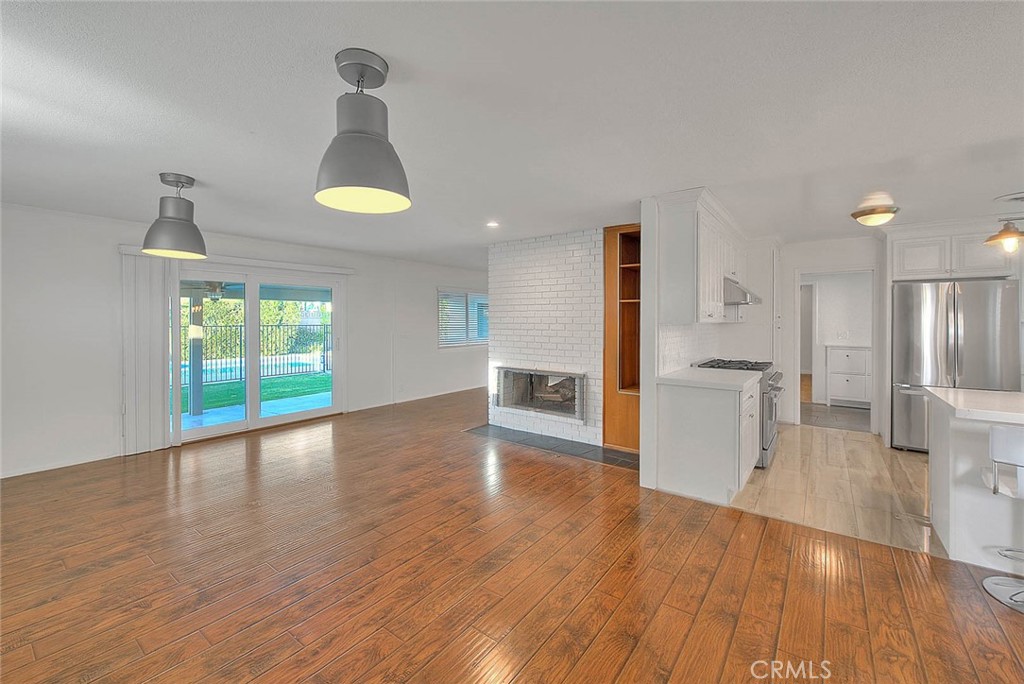 739 E Navilla