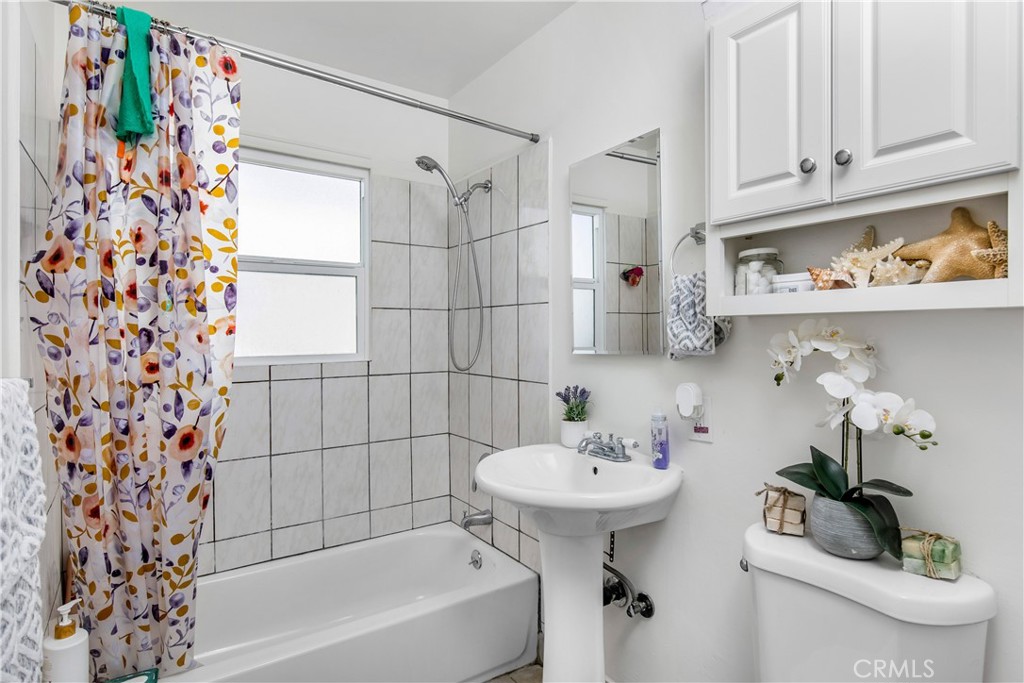 2311 W Repetto Avenue