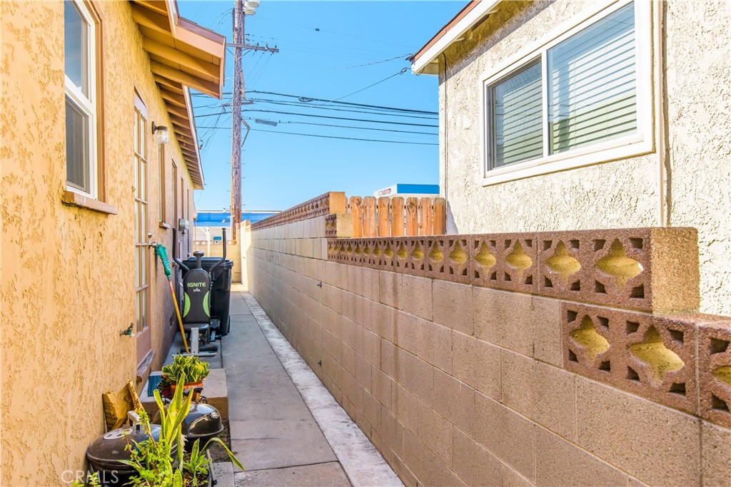 2311 W Repetto Avenue