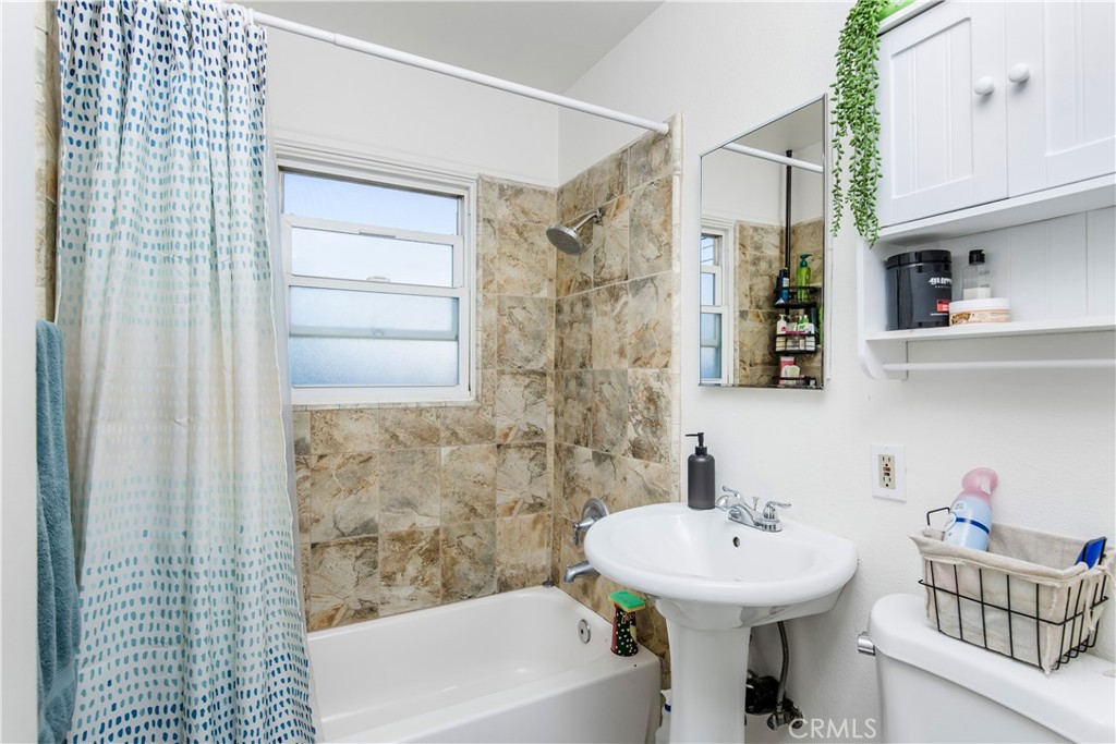 2311 W Repetto Avenue