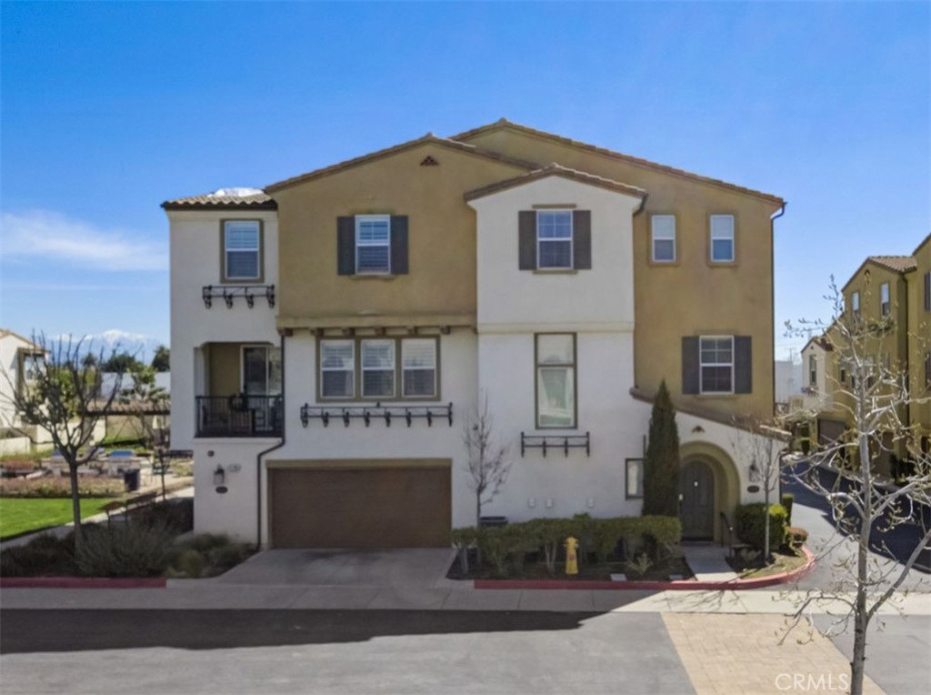 822 Santa Fe Avenue D