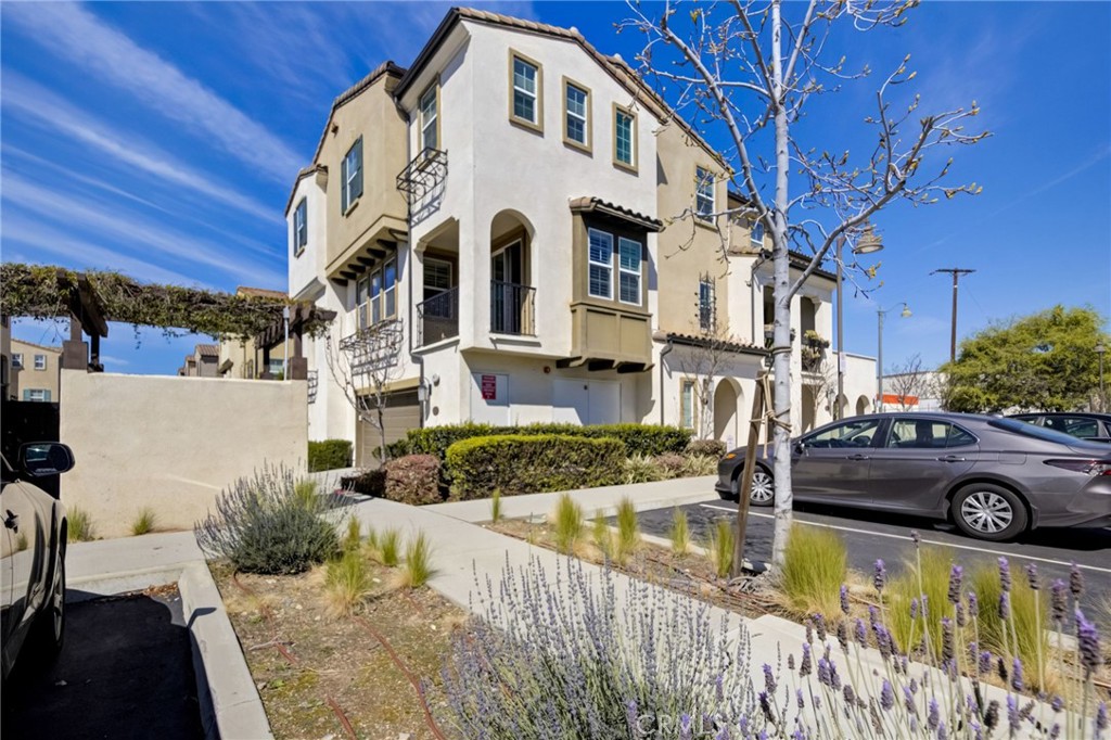 822 Santa Fe Avenue D