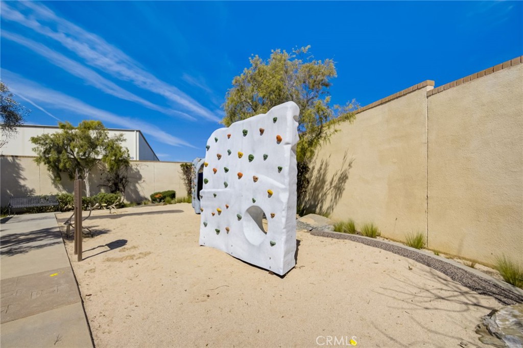 822 Santa Fe Avenue D