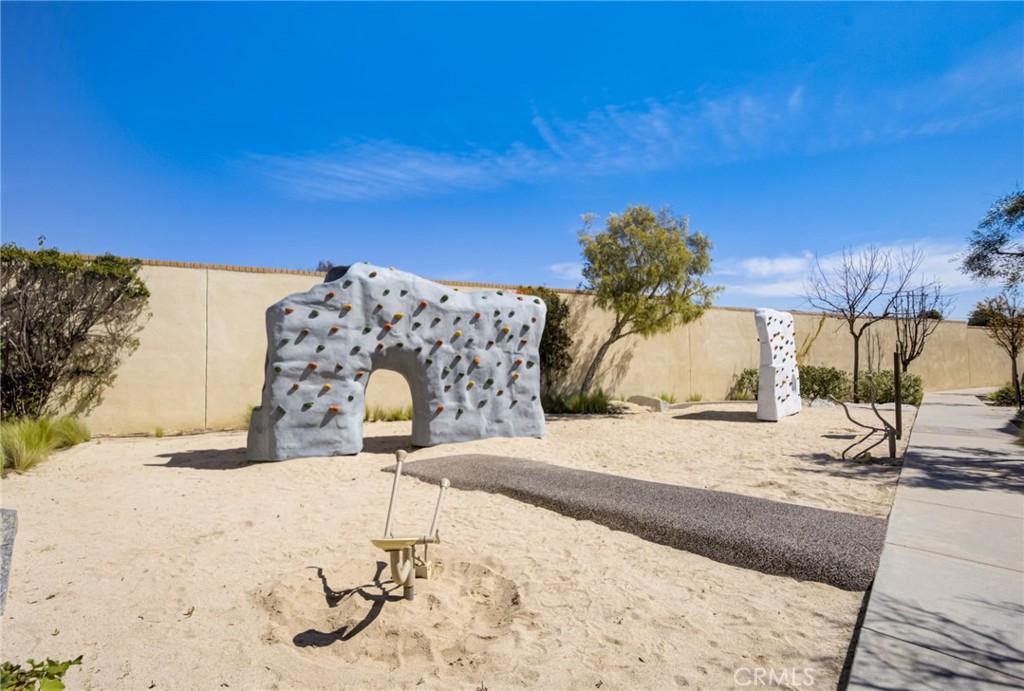 822 Santa Fe Avenue D