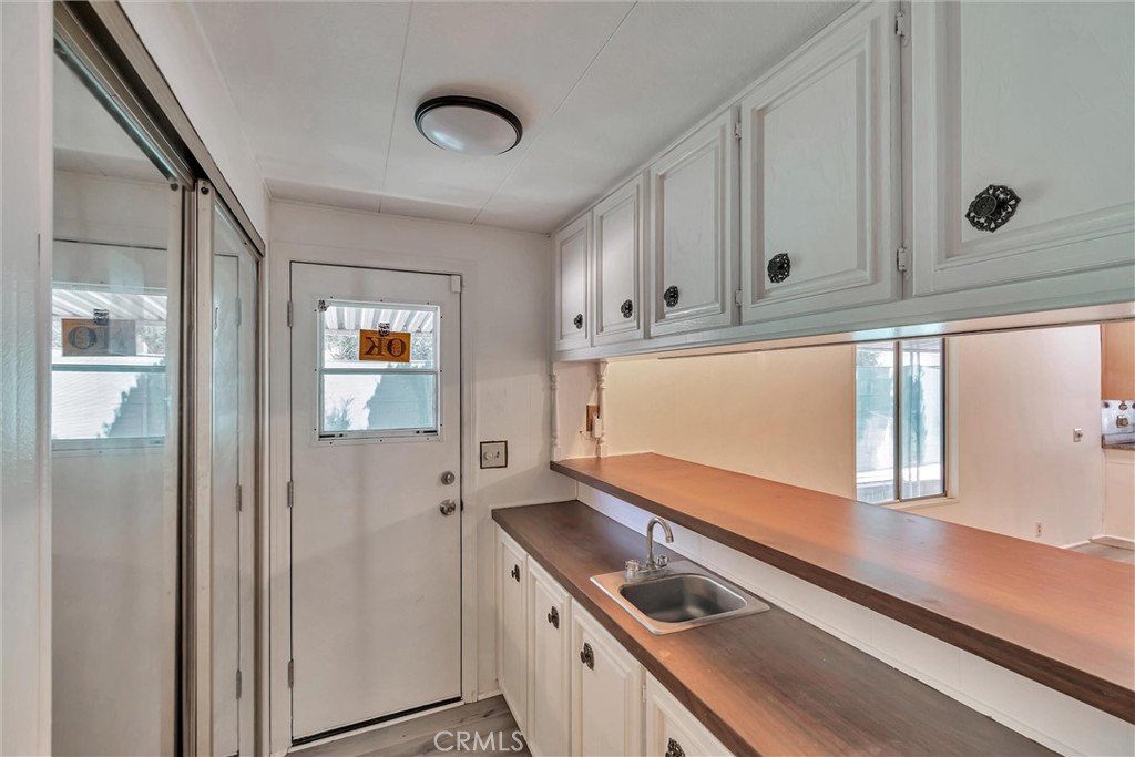 3033 Valley Boulevard 81