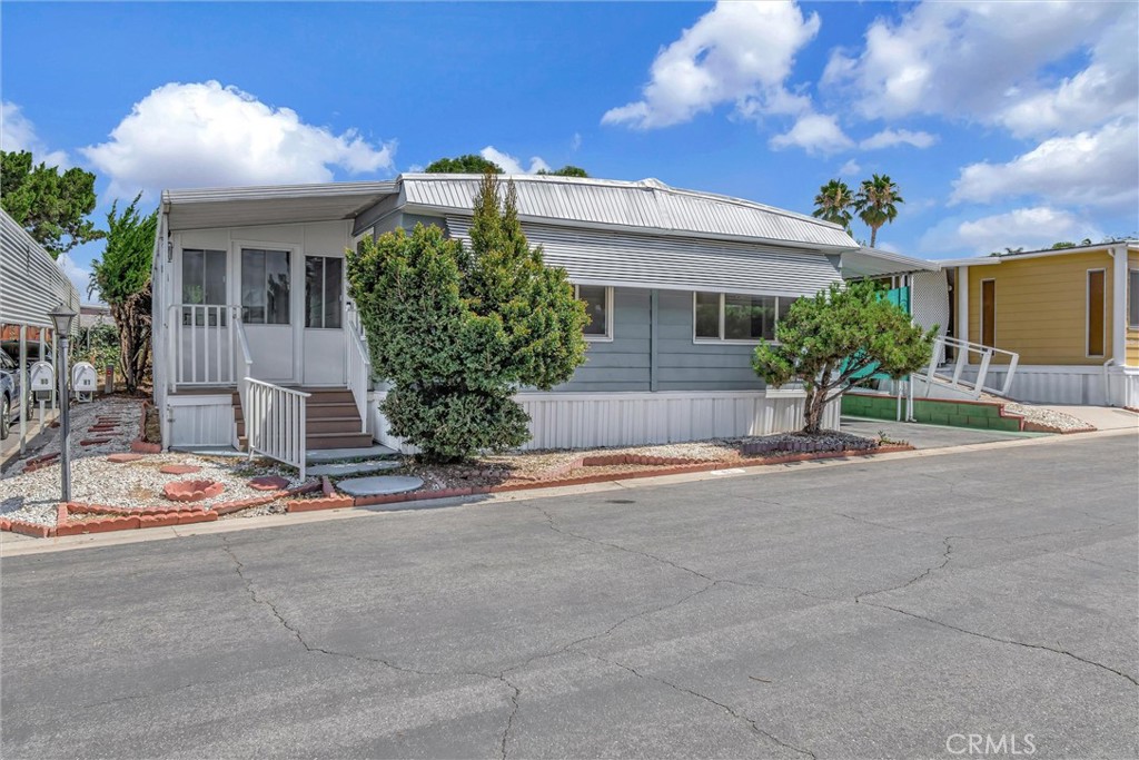 3033 Valley Boulevard 81