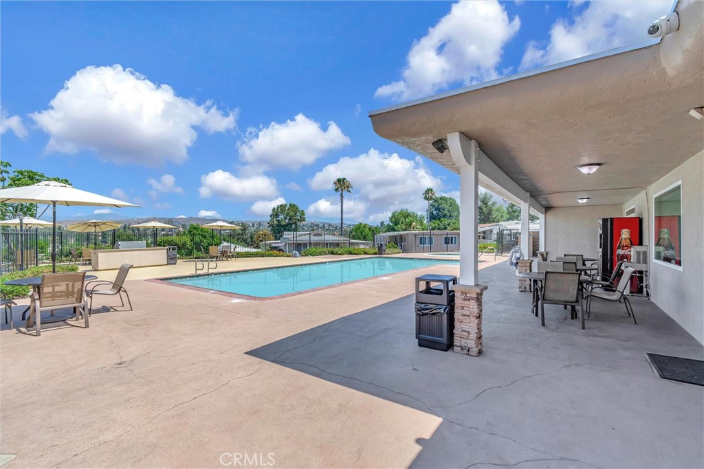 3033 Valley Boulevard 81