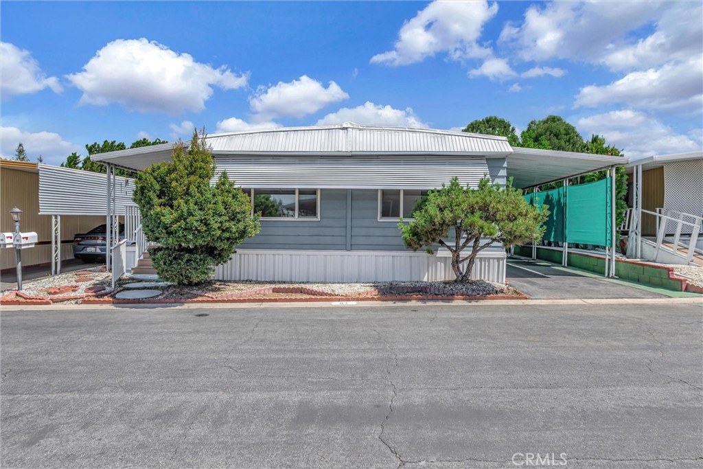 3033 Valley Boulevard 81