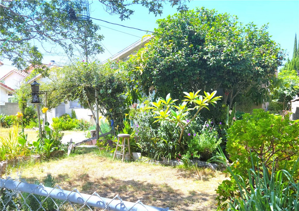 3427 Bartlett Avenue