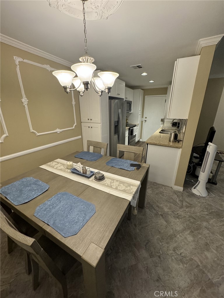 100 S Doheny Drive 402