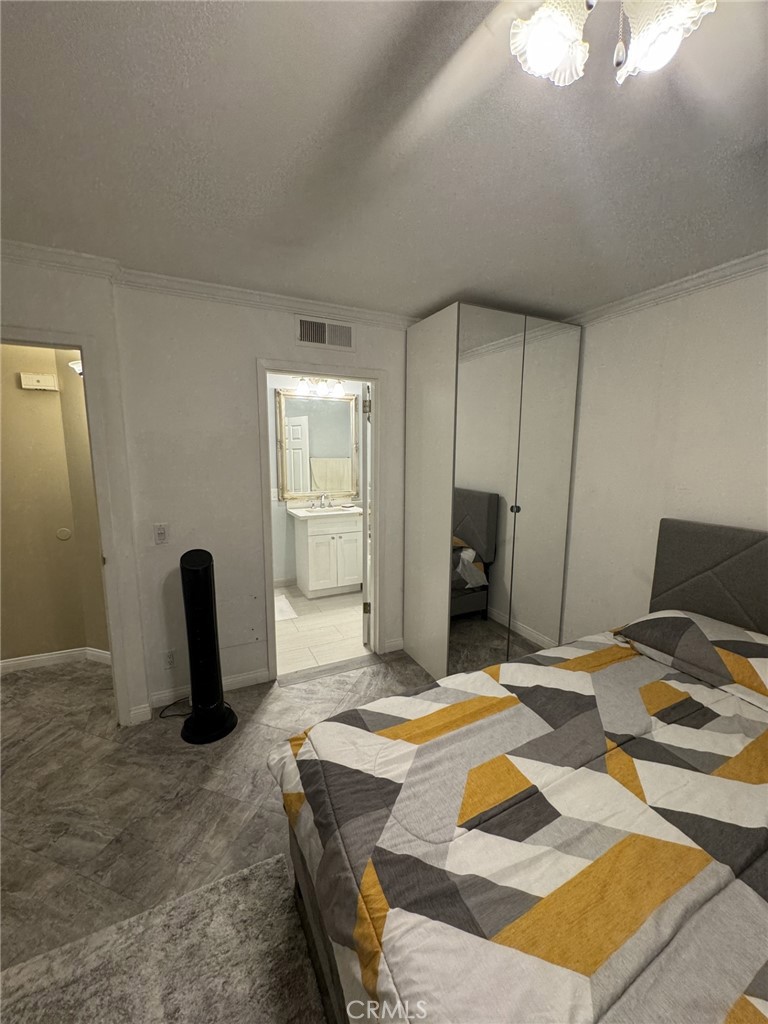 100 S Doheny Drive 402