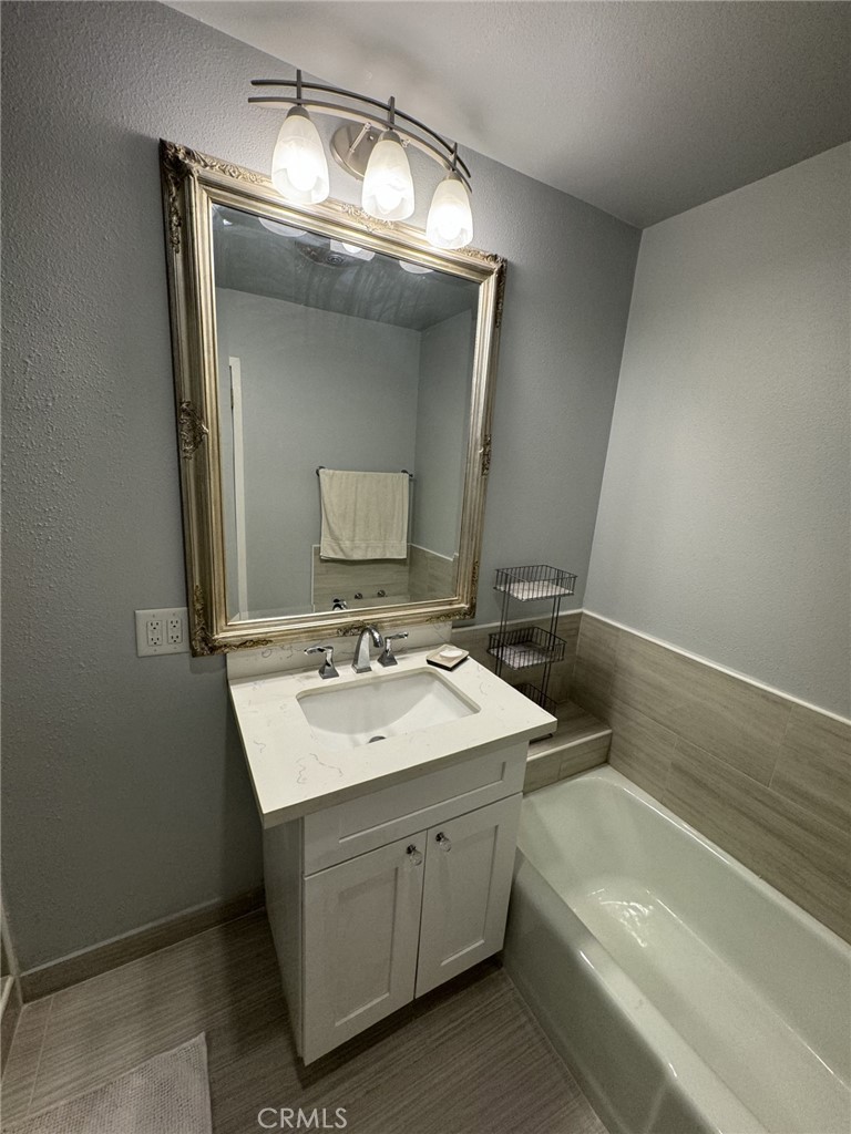 100 S Doheny Drive 402