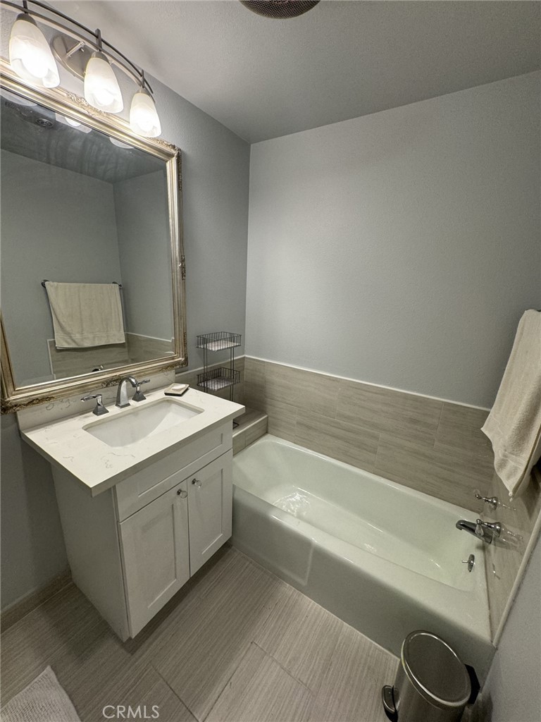 100 S Doheny Drive 402