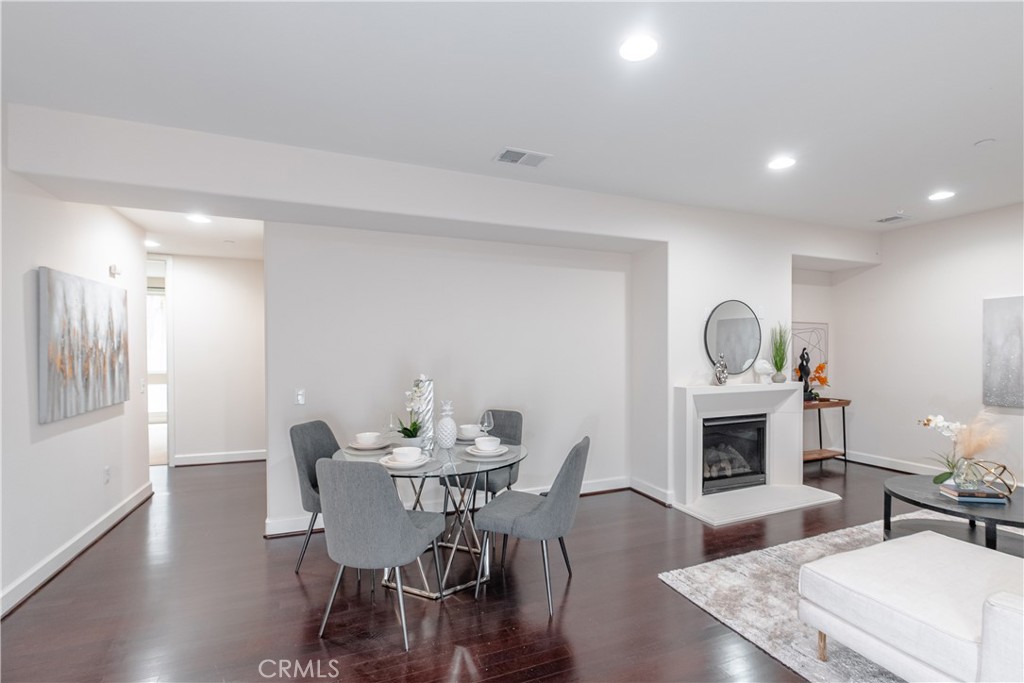 10609 Bloomfield Street 204