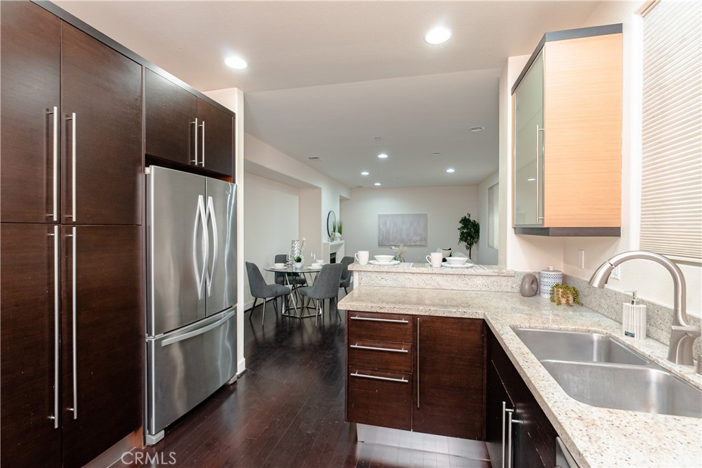 10609 Bloomfield Street 204