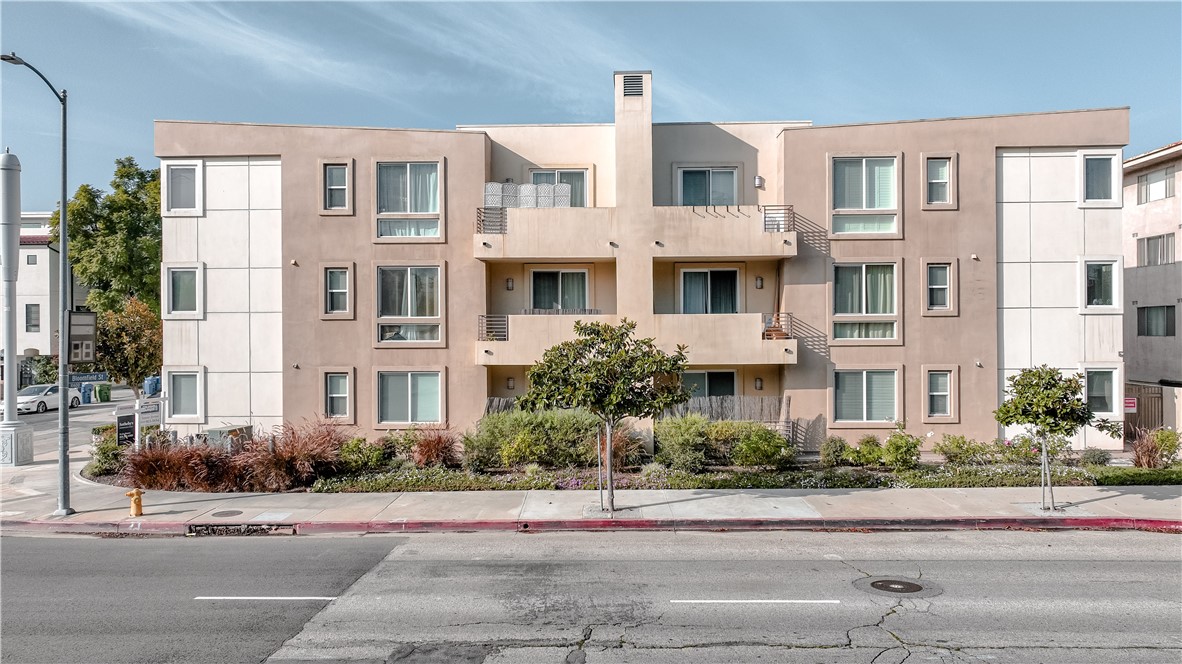 10609 Bloomfield Street 204