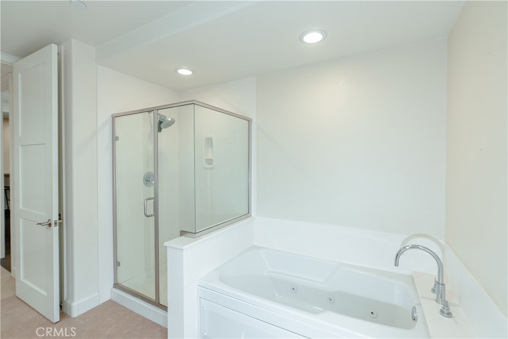 10609 Bloomfield Street 204