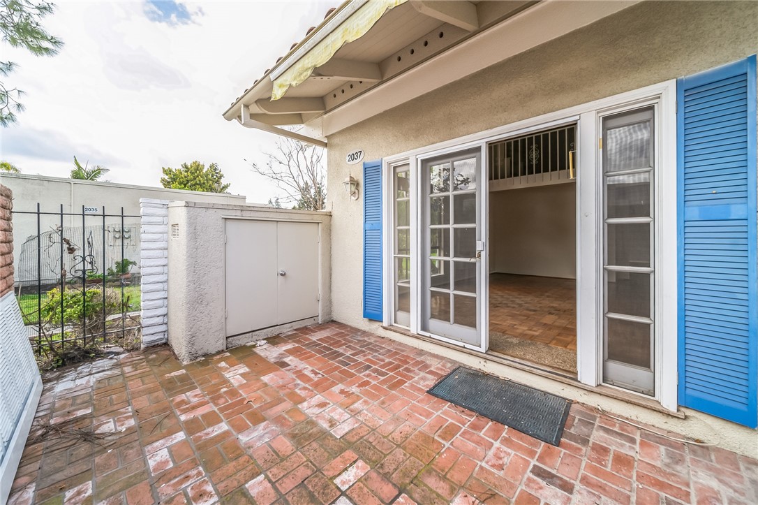 2037 Via Mariposa East C