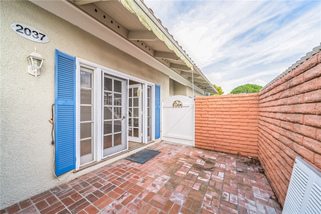 2037 Via Mariposa East C