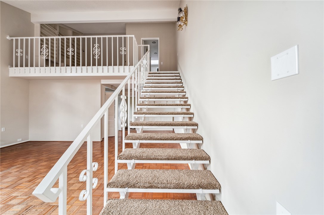 2037 Via Mariposa East C