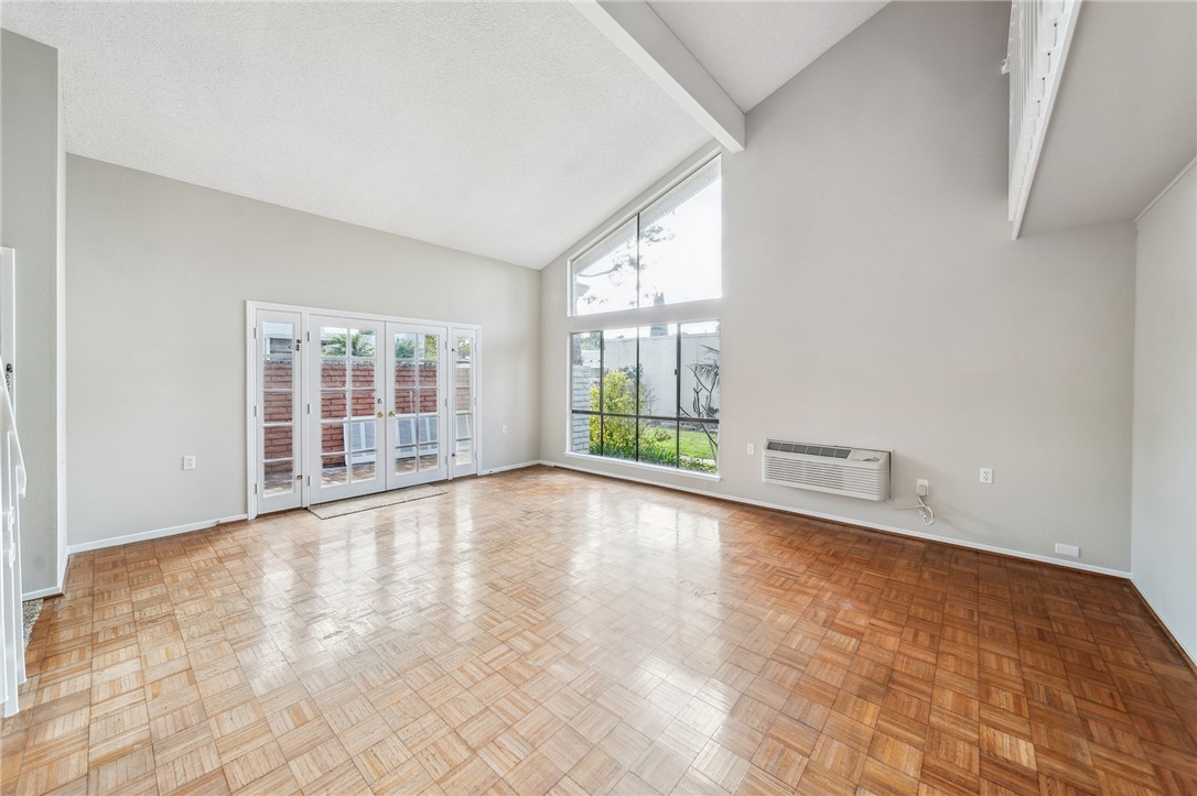 2037 Via Mariposa East C