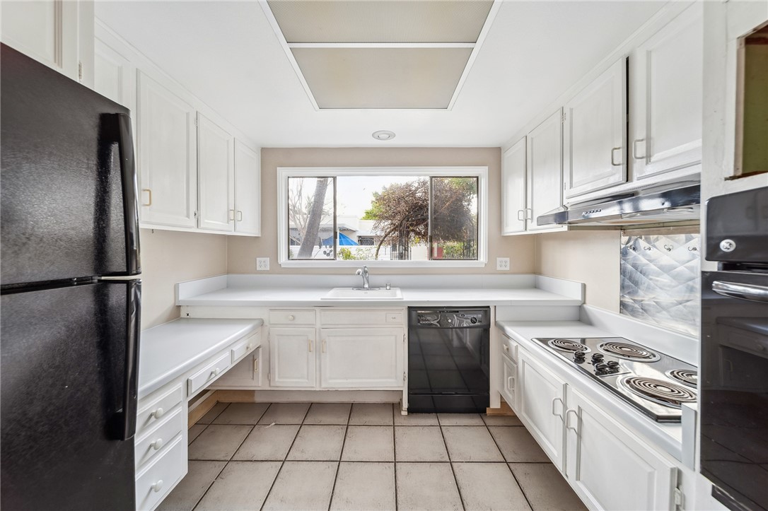 2037 Via Mariposa East C