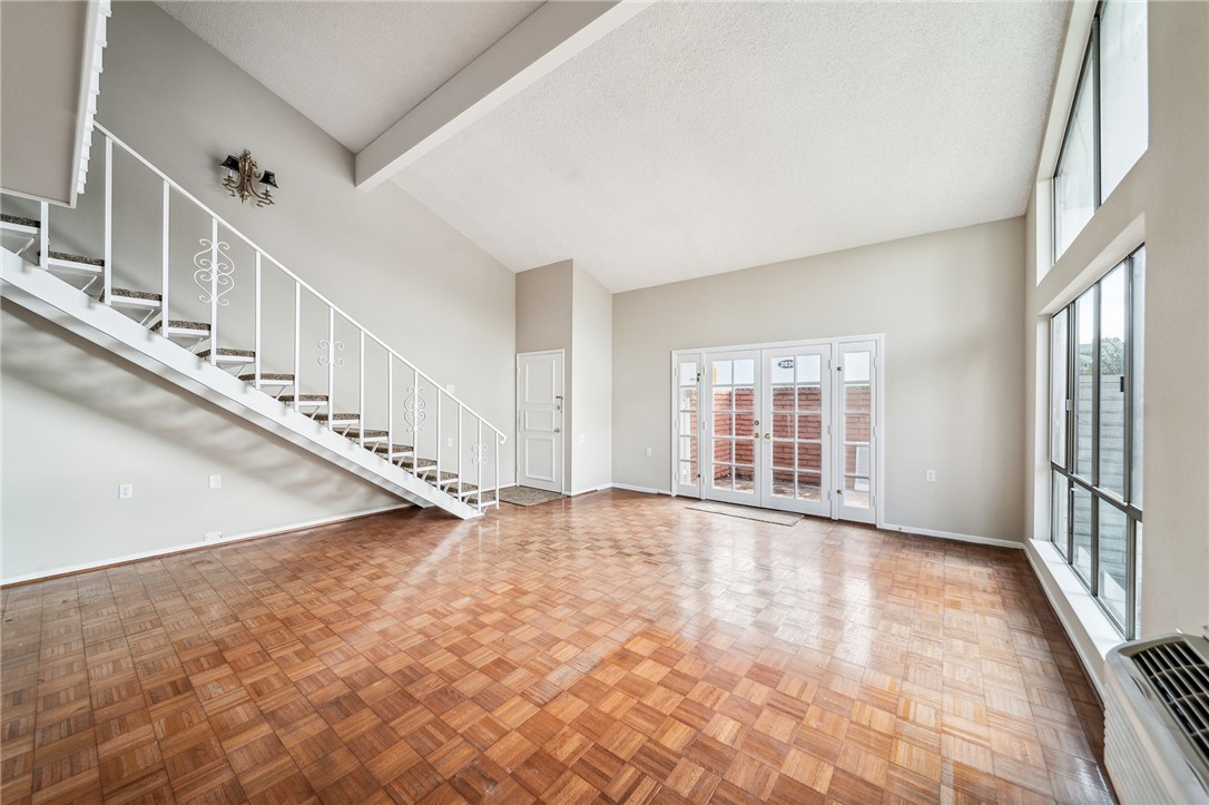 2037 Via Mariposa East C