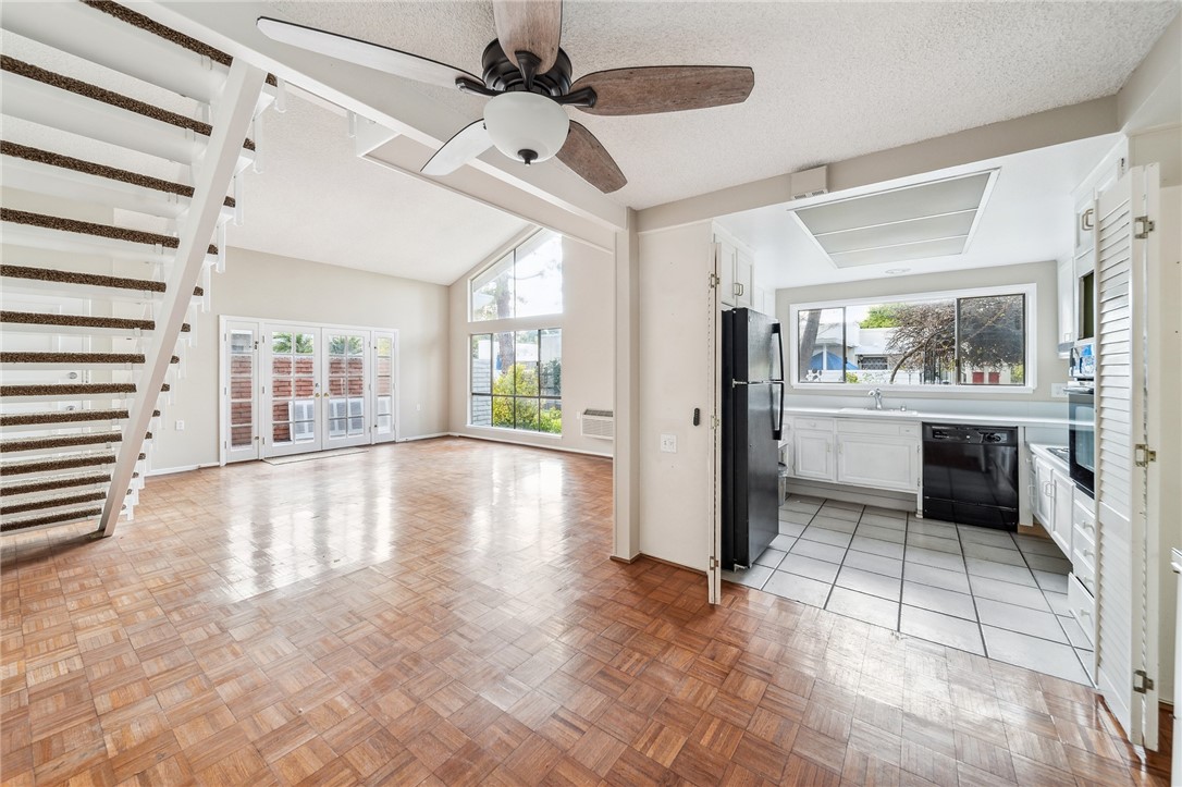 2037 Via Mariposa East C