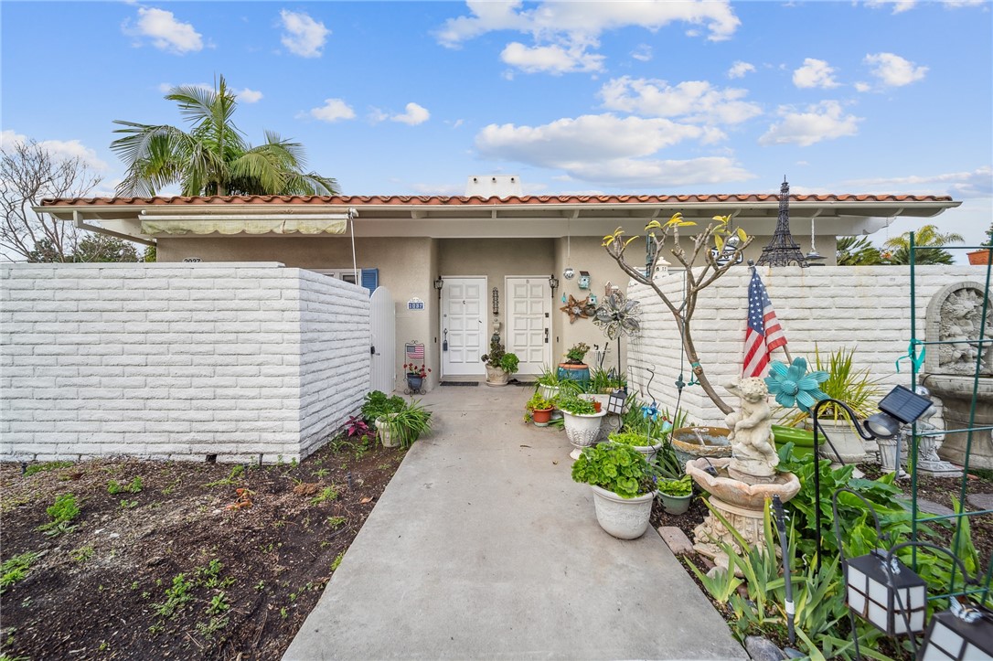 2037 Via Mariposa East C