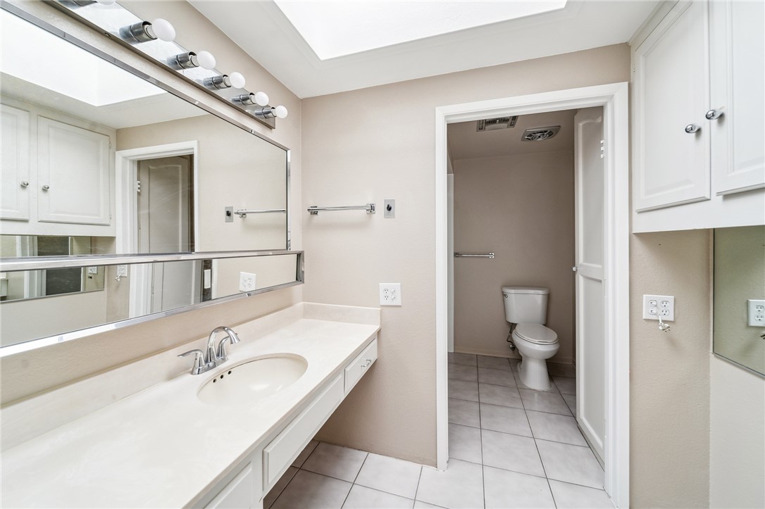 2037 Via Mariposa East C