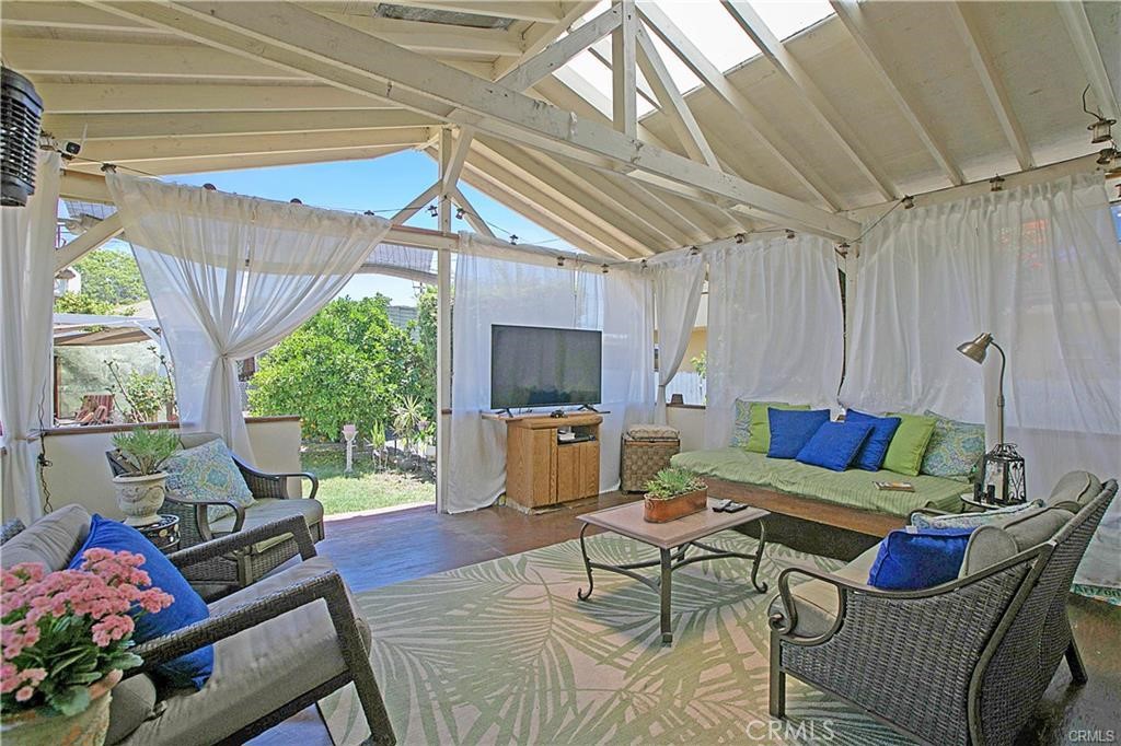 630 N Westmoreland Avenue