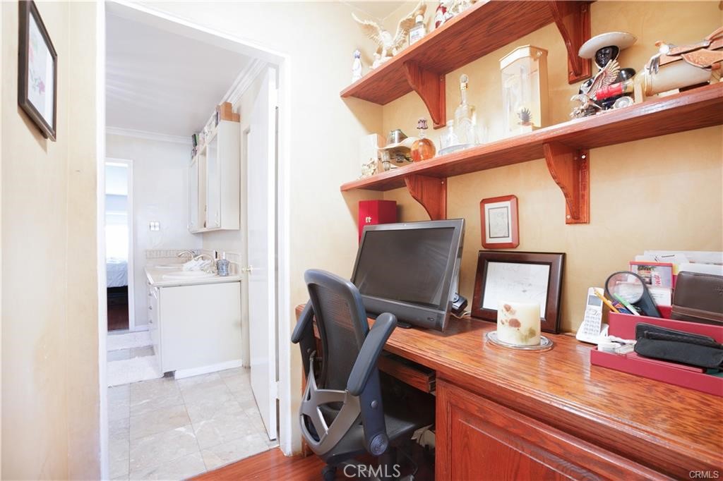 630 N Westmoreland Avenue