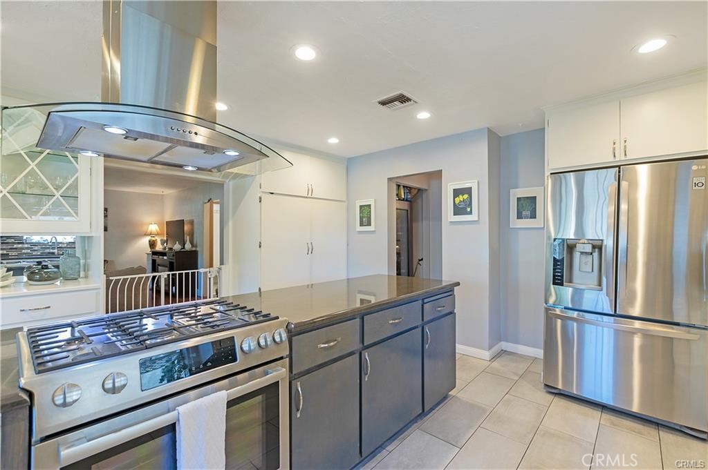 630 N Westmoreland Avenue