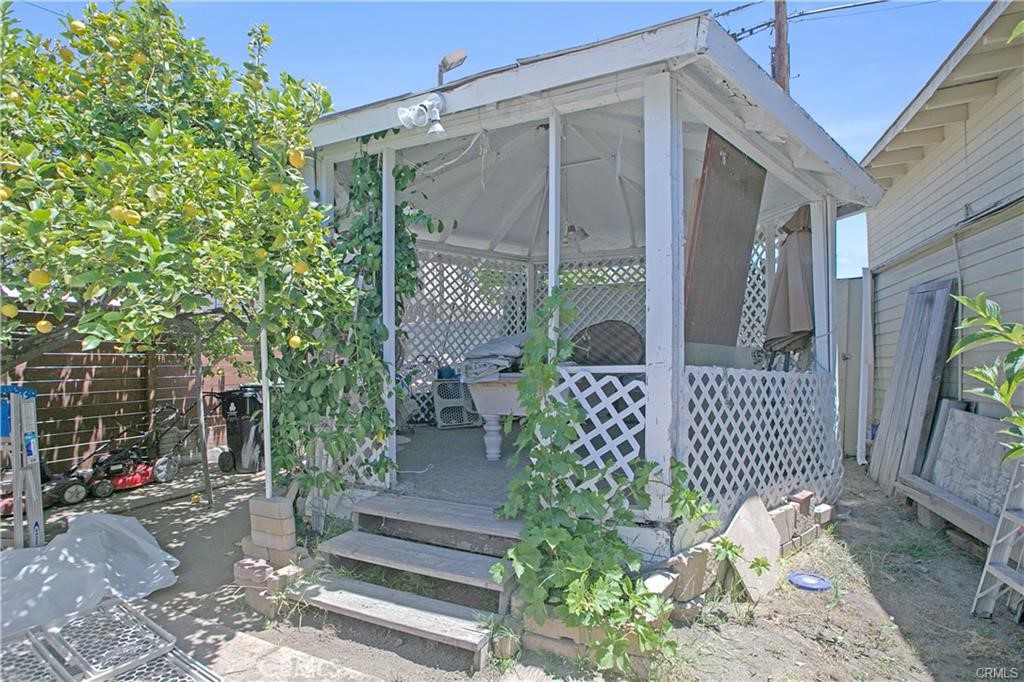 630 N Westmoreland Avenue