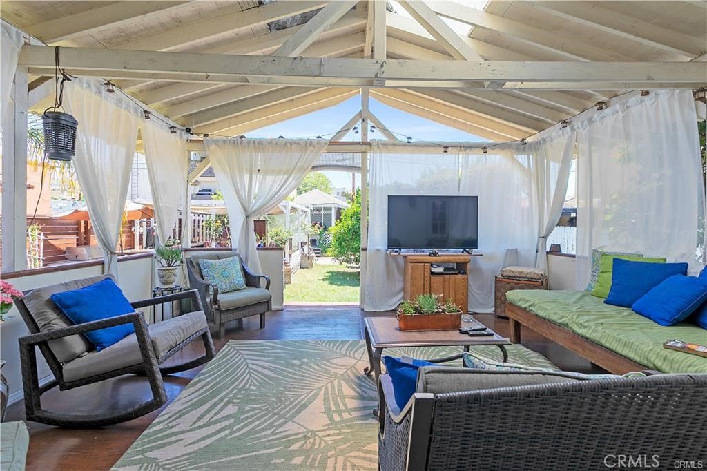 630 N Westmoreland Avenue