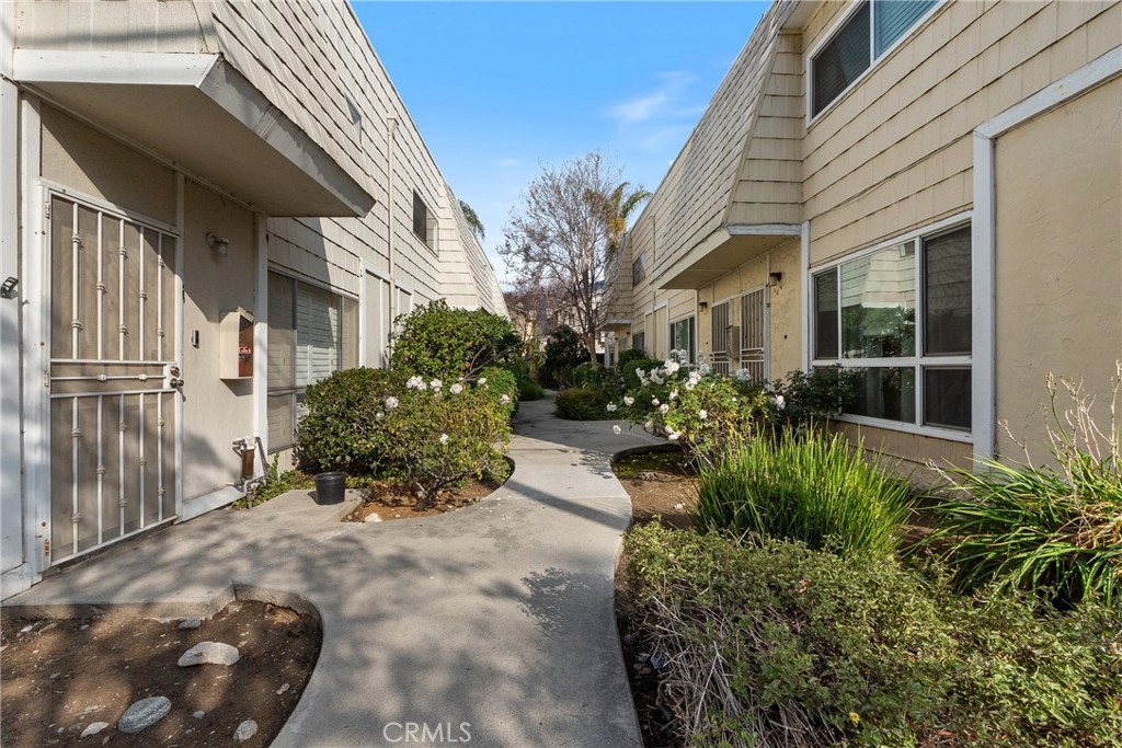 1434 Highland Avenue 6